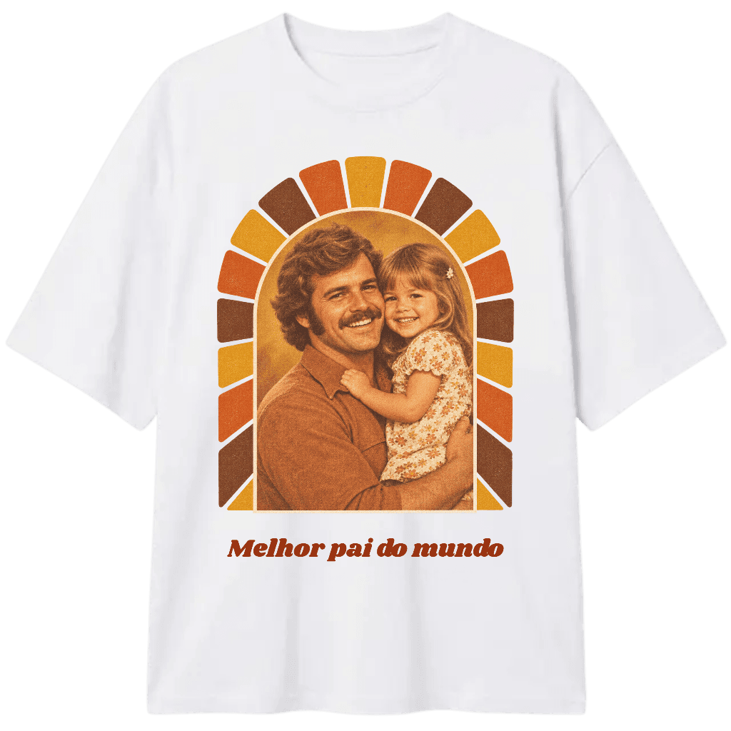 Camiseta branca com foto vintage em arco e a frase Melhor pai do mundo