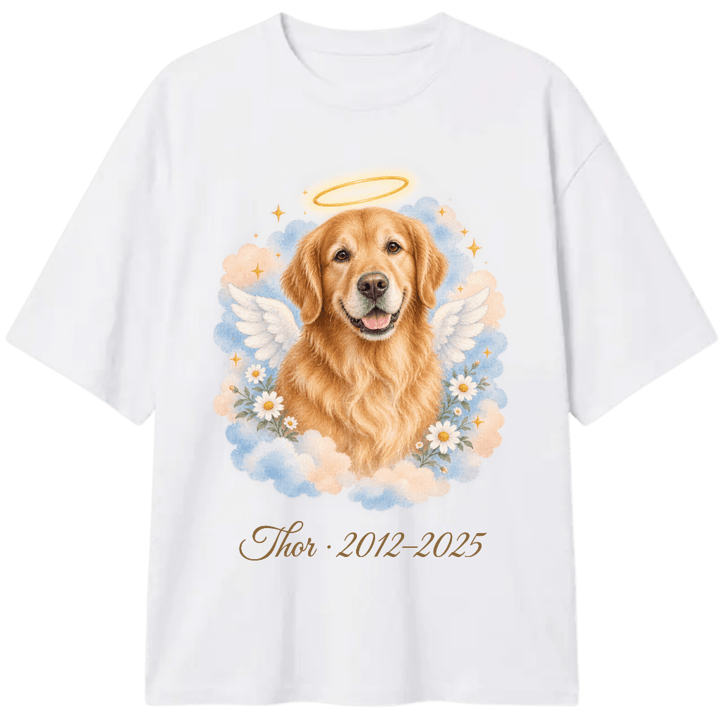 Camiseta branca com o pet em aquarela, com asas, auréola e o nome